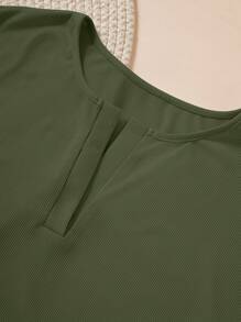 INAWLY 大码女式夏季纯色缺口领落肩 T 恤和系带腰短裤两件套 - 軍綠色 - 查看 6