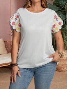 EMERY ROSE Plus Size Women Floral Embroidered Round Neck Short Sleeve Casual T-Shirt