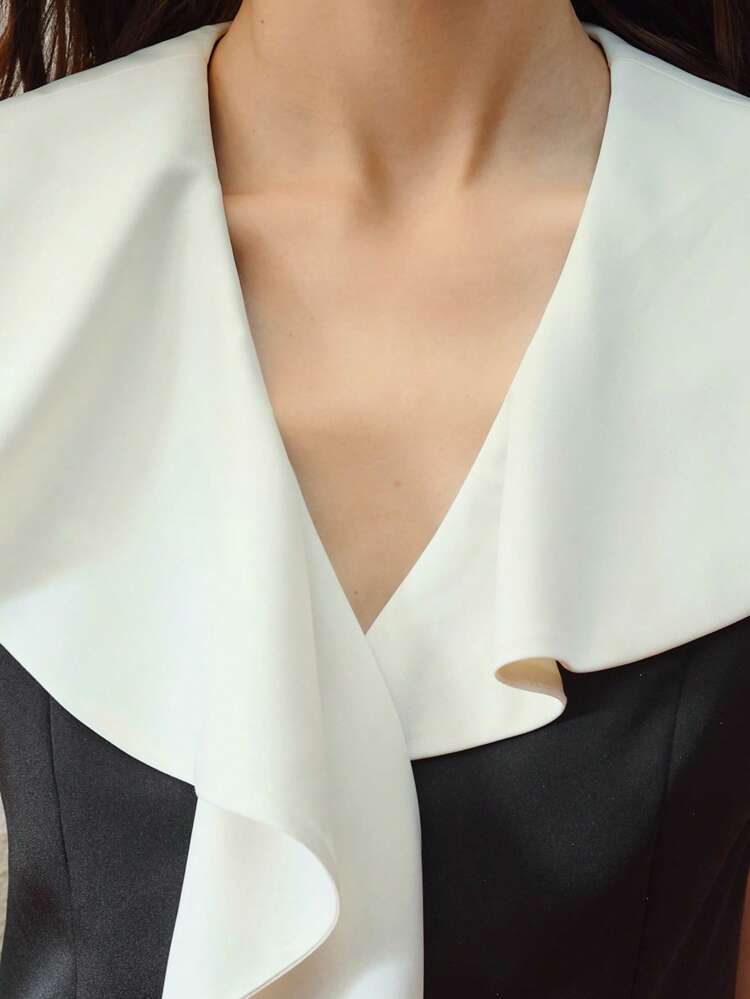 コントラスト ステートメントカラー ノースリーブブラウス