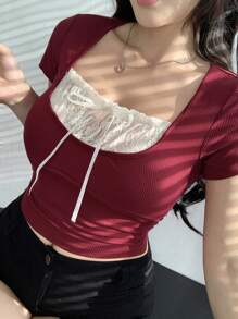 Dazy Plus Blusa de talla grande con encaje contrastante y manga corta ajustada, top rojo primavera/verano, blusas lindas
