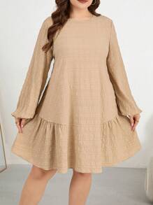 SHEIN Essnce Plus Size Women Wiosna I Lato Moda Swobodna Luźna Wygodna Codzienna Khaki Tekstura Chłodna Tkanina Długi Rękaw Ochrona Przed Słońcem Krótka Sukienka, Stroje Wakacyjne Kobieta, Stroje Wiosenne Dla Kobiet, Western Wear Kobiety, Boho, Wakacje Na Plaży, Strój Na Herbatę