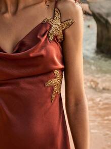 Poéselle 女士性感亮片海星装饰露背细肩带迷你连衣裙，适合节日穿着 - 棕色 - 查看 2