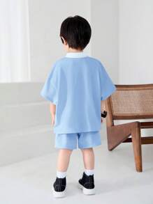 SHEIN Leap Crew 2pcs Young Boys Korean Style Loose Letter Graphic Polo Collar T-Shirt And Solid Shorts Knit 2 Pieces Set - Dusty Blue - View 2
