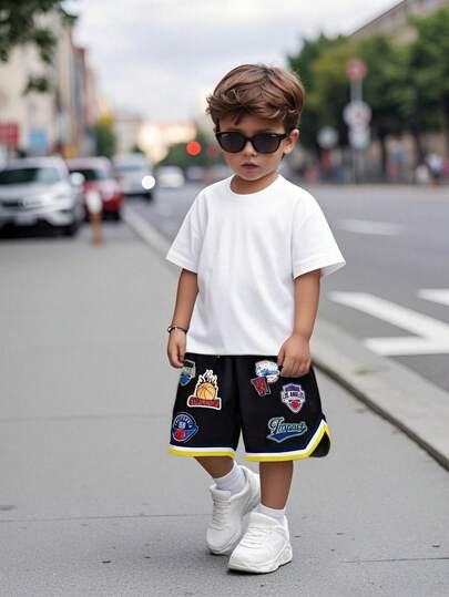 SHEIN 年轻男孩休闲运动篮球元素印花丝带饰边短裤，适合夏季、户外和各种场合，时尚