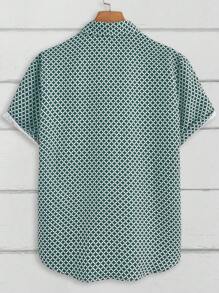 Manfinity RelaxMax Camisa casual de manga corta con estampado total y solapa para hombre, ideal para el día a día