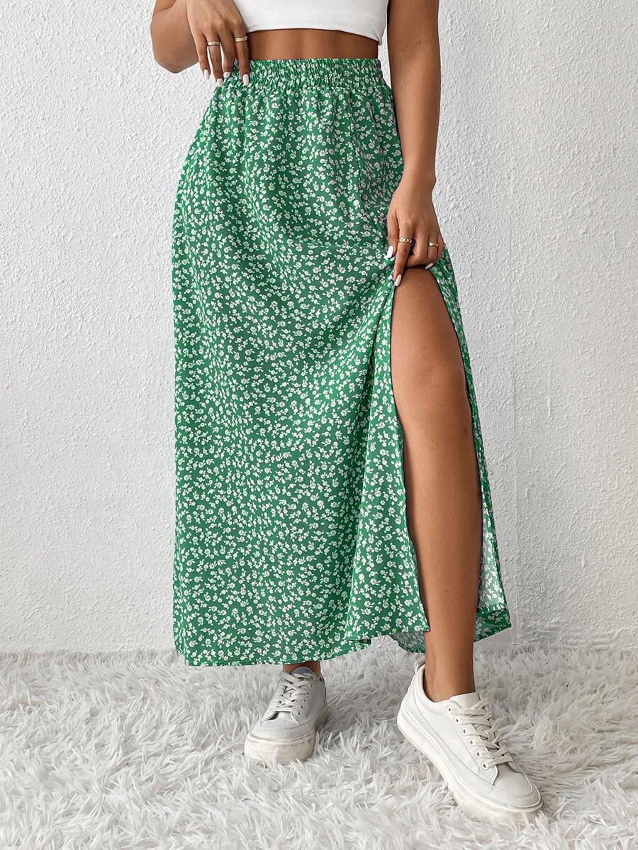 SHEIN VCAY Plus Size Women High Slit Ditsy Floral Casual Skirt - Green - View 1