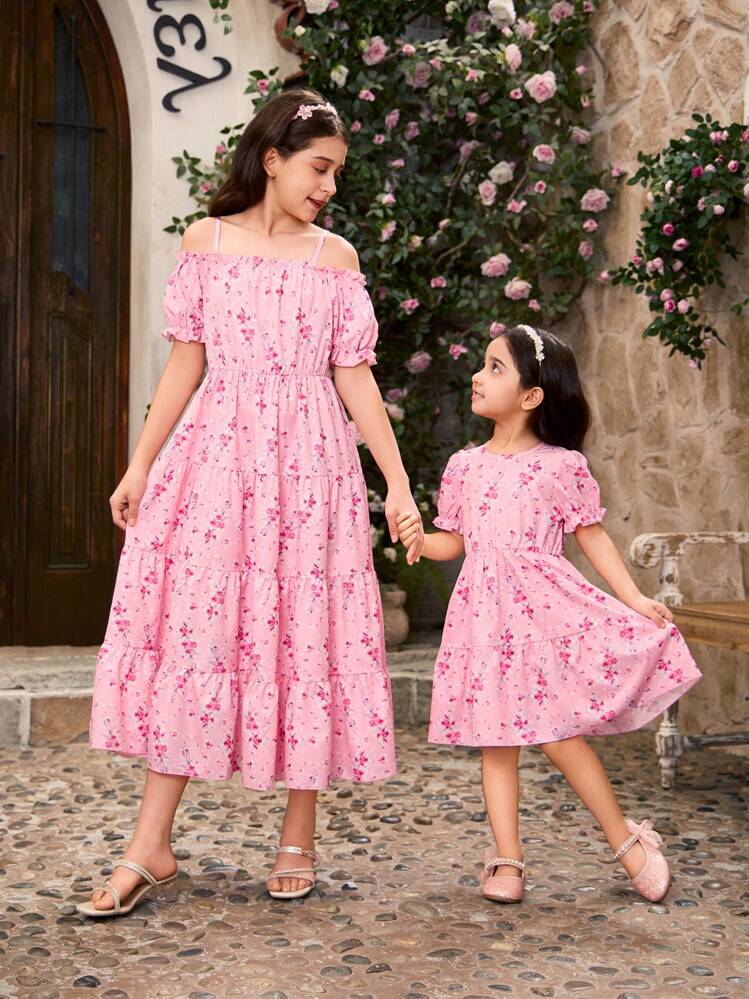 SHEIN 1 قطعة فستان بنات حول سن البلوغ بطبعة زهور، تصميم لطيف، بأسلوب كاجوال وبسيط، مصنوع من قماش مطبوع رقميًا ناعم ومطاطي، مناسب للارتداء اليومي والتجمعات والتصوير الفوتوغرافي - وردي - مشاهدة 3