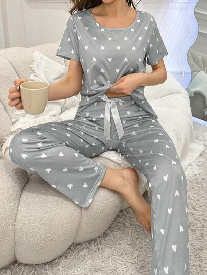 SHEIN Conjunto De Pijama De Camiseta De Manga Corta Con Diseño En Corazones Para Mujeres Y Pantalones Con Lazo