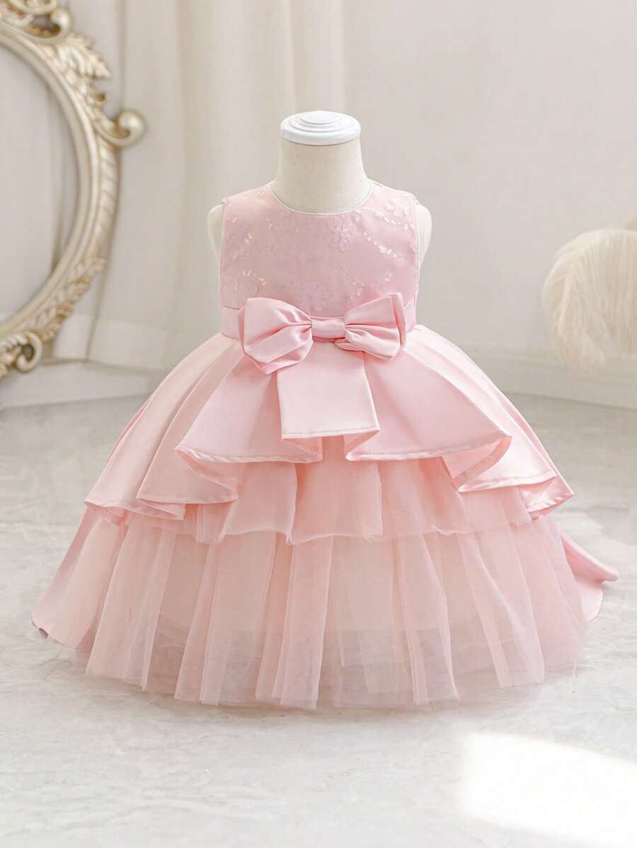 SHEIN Glamorique Kids Đầm cưới hoa văn sang trọng thiết kế riêng cho bé gái, đầm voan xếp lớp trang trí ren, kiểu công chúa thanh lịch cho tiệc tùng, đám cưới, lễ kỷ niệm, đầm sinh nhật màu hồng cho bé gái, đầm dự tiệc cho bé gái, đầm công chúa, đầm em bé gái, đầm cưới thanh lịch cho bé gái, đầm dự tiệc cho bé gái. - Hồng - Xem 1