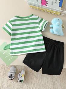 Conjunto de 2 piezas para bebé niño: Camiseta de manga corta con bordado de dinosaurio a rayas y cola 3D, y pantalones cortos de color liso. Conjunto de vestimenta adorable y de moda adecuado para el verano - Multicolor - Ver 2