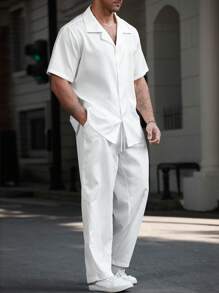 Manfinity Homme 大码男士纯色翻领短袖衬衫和裤子休闲套装，男士全白服装 - 白色 - 查看 4
