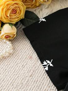 SHEIN LUNE Plus Size Women's Ditsy Ditsy Floral Elastic Waist Sash Belt, Elegant & Romantic Suitable For Commute, Summer Short Sleeve Dress - Black and White - View 5