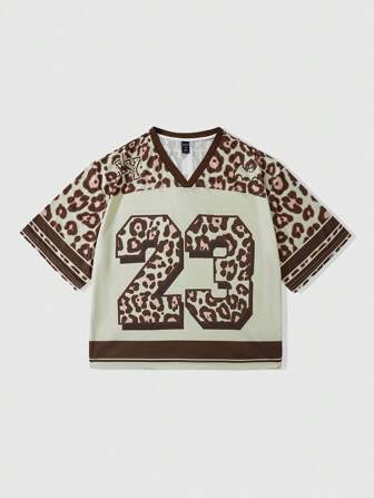Prep Camiseta de cuello en V con parche de estampado de leopardo y malla para hombres, primavera/verano
