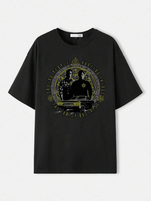 Supernatural X SHEIN Erkek Figür ve Harf Grafik Yuvarlak Yaka Kısa Kollu Tişört