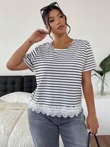 SHEIN Frenchy 大码休闲简约学院风条纹撞色边饰宽松女式 T 恤