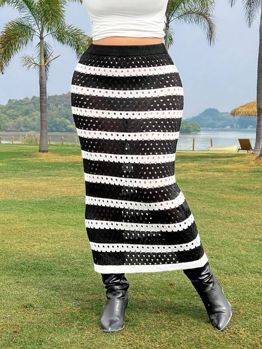 SHEIN EZwear 大码女式度假条纹镂空长款休闲针织裙 - 黑與白 - 查看 1