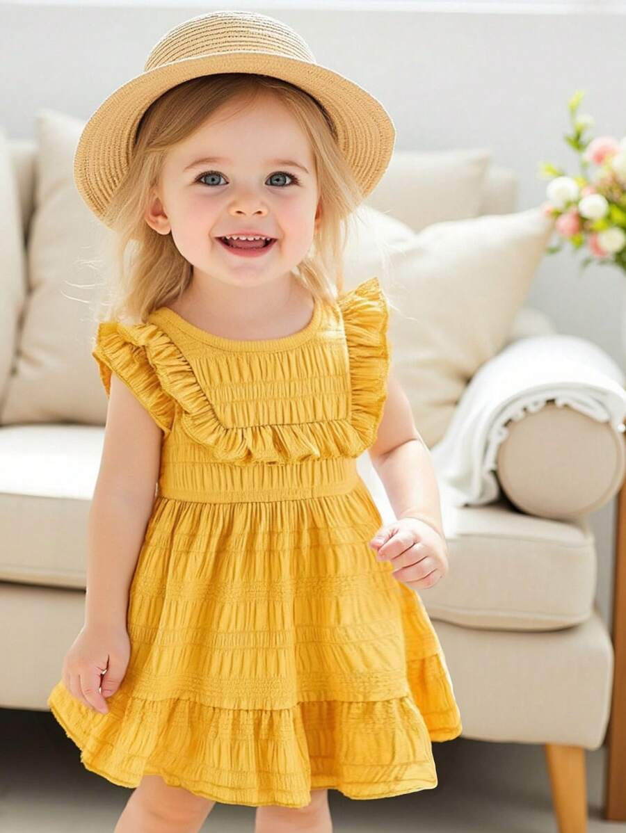 Váy mùa hè tay ngắn viền bèo nhún màu vàng cho bé gái, sử dụng màu vàng tươi tắn tự nhiên làm màu chủ đạo, dễ dàng phù hợp với không khí kỳ nghỉ hè, ngọt ngào và tràn đầy sức sống. - Màu vàng - Xem 1