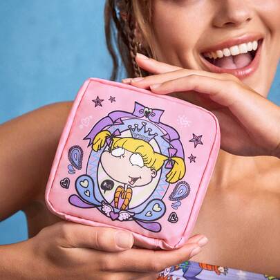 Nick 90s | SHEIN 1 pieza Bolsa de almacenamiento de toallas sanitarias con gráfico de dibujos animados de los años 90 hecha de RPET, puede usarse como bolsa de almacenamiento para productos de higiene femenina, bolsa de almacenamiento digital, bolsa de almacenamiento de artículos pequeños