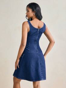 Nazario Vestido de Denim com Decote Redondo, Bainha Flangeada e Cadarço Frontal, Bolsos com Remendos, Vestido Denim Casual Diário, Vestido de Formatura, Para Rave - Lavagem escura - Visão 3