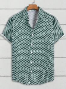 Manfinity RelaxMax Camisa casual de manga corta con estampado total y solapa para hombre, ideal para el día a día