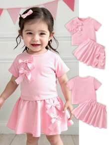 طقم تيشرت بأكمام قصيرة ذو رقبة دائرية + تنورة بخصر مطاطي ، لفتاة طفلة، مزين بالشريط والعقدة، لون سادة ، مريح، ناعم، أنيق وجميل، مناسب للربيع والصيف، 2 قطعة - وردي - مشاهدة 2