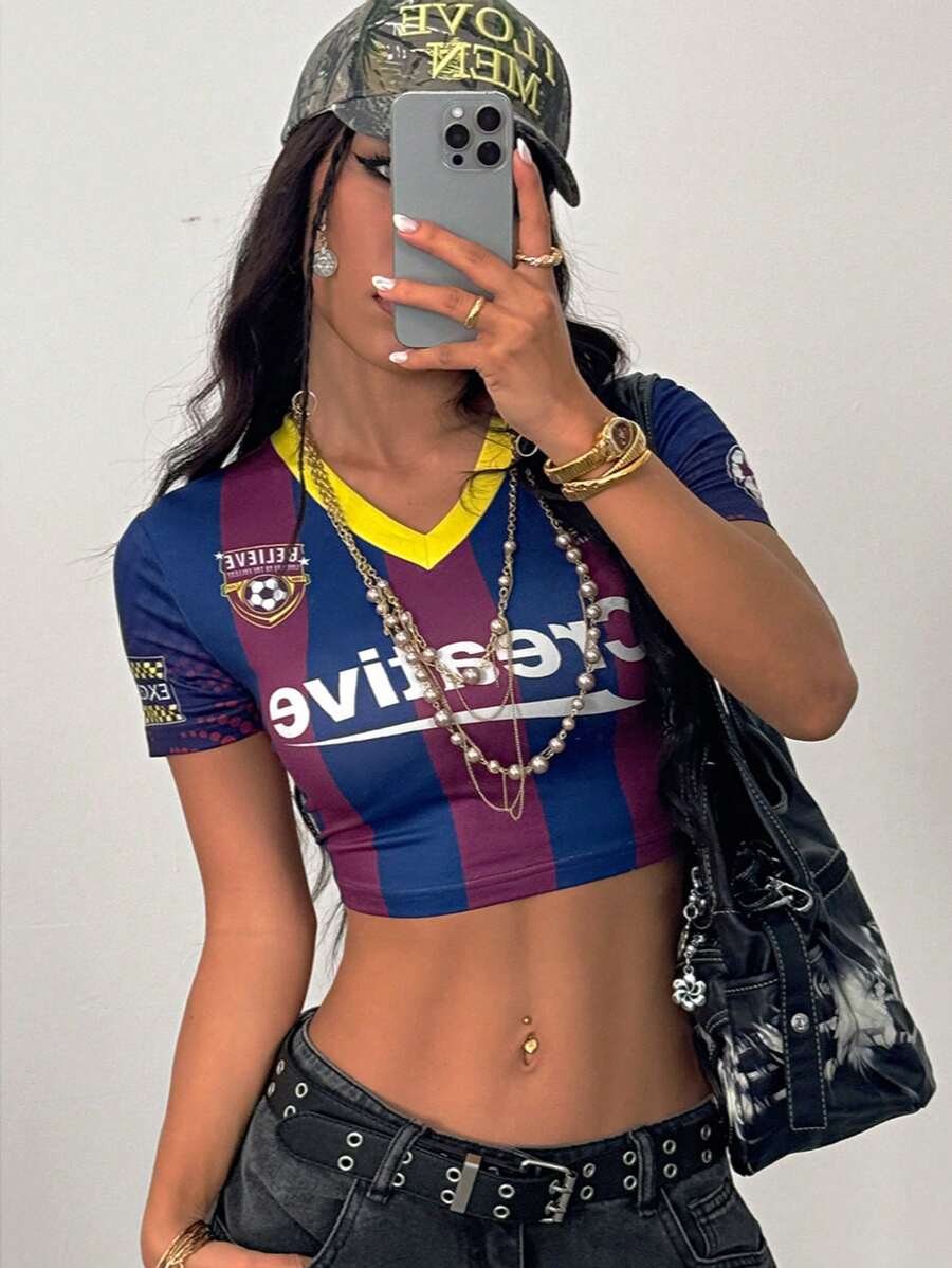 Coolane Damen Frühling/Sommer Streetwear Ausgeh Nummer Muster gestreifter Farbblockstreifen blau und rot kurzes V-Ausschnitt schmales Baby T-Shirt - Violett - Übersicht 1