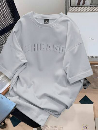 Claim Dot 大码男士字母压花圆领短袖休闲 T 恤