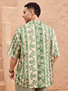 Manfinity VCAY Men's Casual Loose Open Collar Short Sleeve Woven Shirt, Fashion & Young Daily Wear - Black - View 2