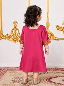 SHEIN Babygirl 迷人可爱金色图案短袖连衣裙，春夏 - 玫紅色 - 查看 2