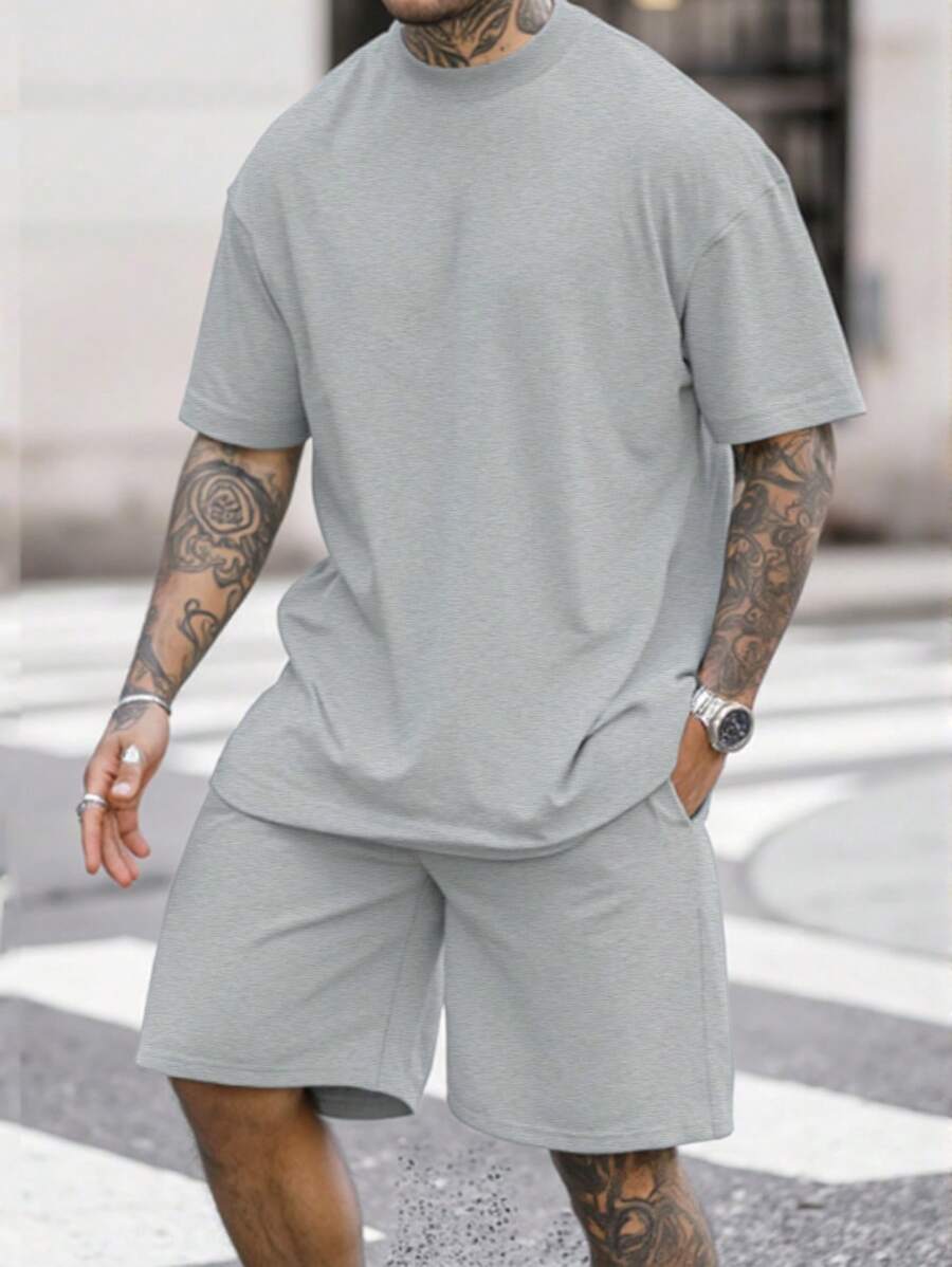 Manfinity Homme 男士纯色 T 恤和抽绳腰短裤套装，两件套休闲服，套装，舒适服装 - 灰色 - 查看 1