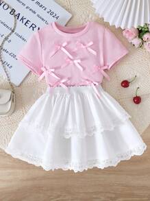SHEIN Conjunto de blusa de punto de unicolor con decoración de moño y falda acampanada con volantes de encaje para niñas bebé, look casual y dulce para primavera/verano