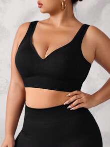 Easithlete Plus Size Women's Seamless Sports Bra In Black