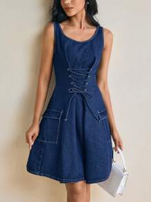 Nazario Vestido de Denim com Decote Redondo, Bainha Flangeada e Cadarço Frontal, Bolsos com Remendos, Vestido Denim Casual Diário, Vestido de Formatura, Para Rave - Lavagem escura - Visão 5