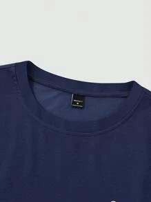 Manfinity Homme Conjunto de camiseta informal de manga corta de cuello redondo con estampado de letras y pantalones cortos con cordón en la cintura para hombres de talla grande