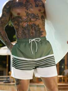 Manfinity Swimmode Shorts de playa con cordón y bolsillo con estampado de rayas para hombre, de estilo hawaiano