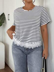 SHEIN Frenchy 大码休闲简约学院风条纹撞色边饰宽松女式 T 恤