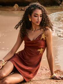 Poéselle 女士性感亮片海星装饰露背细肩带迷你连衣裙，适合节日穿着 - 棕色 - 查看 7