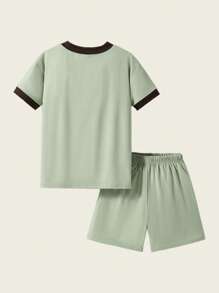 SHEIN Explorewe 2 Stück/Set Mädchen Lässig Schuloutfit, bequemer minimalistischer Cartoon Englisch Muster Farbblock Rollkragen Kurzarm T-Shirt und Sport Shorts Set, geeignet für den täglichen Sommertrag - Grün - Übersicht 2