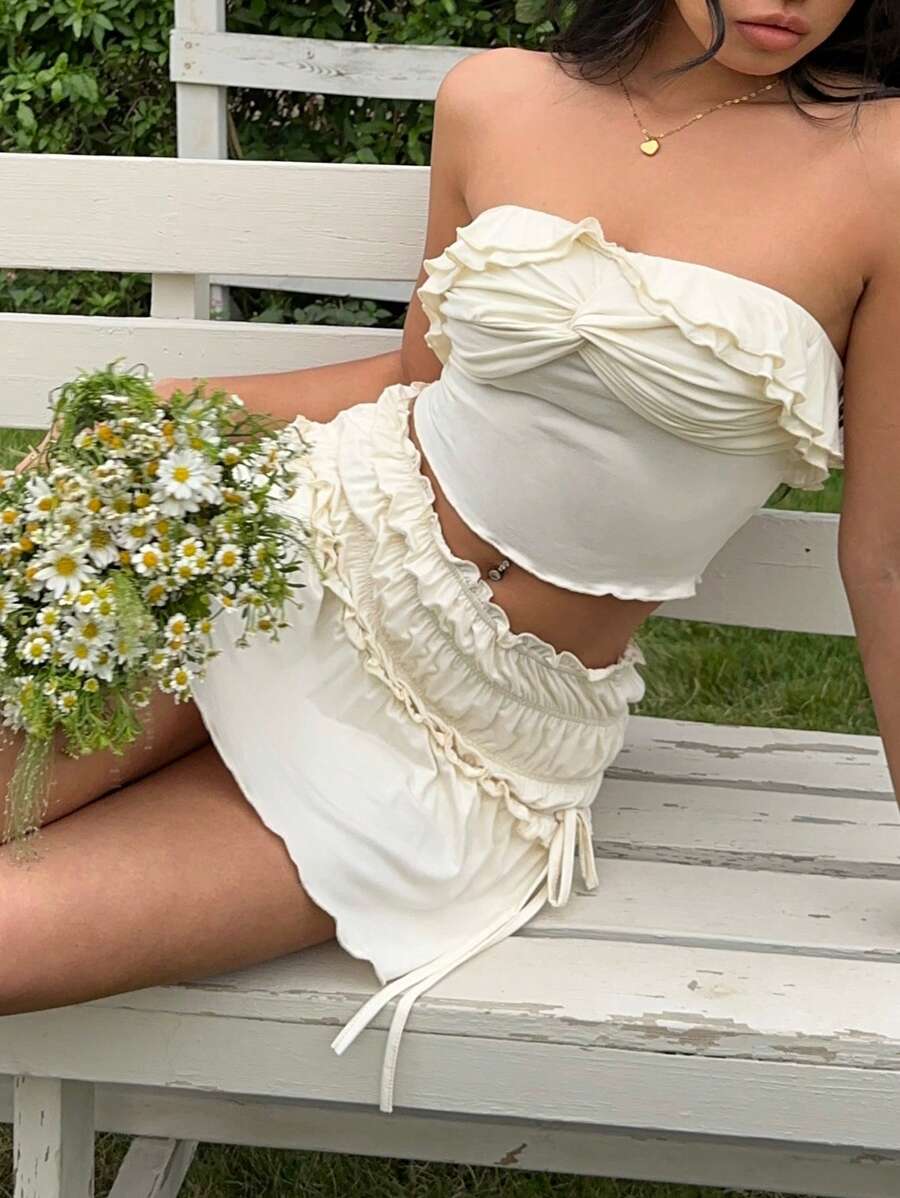 SHEIN EZwear 女士度假休闲纯色扭纹荷叶边抹胸上衣和迷你裙 2 件套 - 白色 - 查看 1