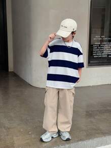 SHEIN 2 件/套买 1 送 1 青少年男孩休闲韩版宽松条纹 T 恤和工装口袋裤套装，适合通勤、上学、休闲、度假、运动、春夏 - 藏蓝色 - 查看 6