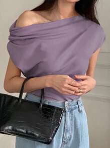 DAZY Camiseta casual de mujer con cuello asimétrico y pliegues de unicolor, parte superior morada con hombros descubiertos - Morado - Ver 3