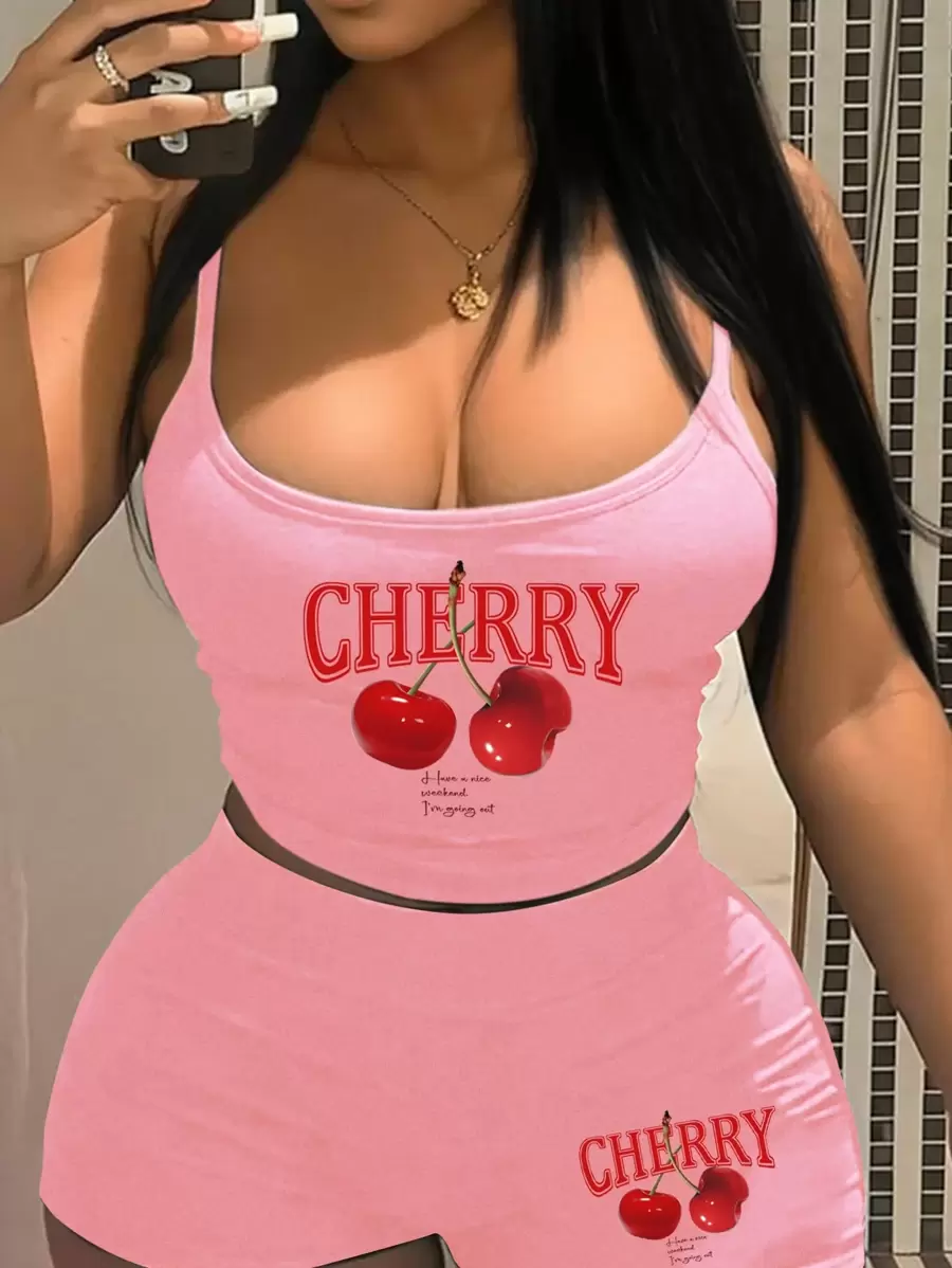 Slaydiva 2 piezas Conjunto casual de top de tirantes con estampado de cerezas y pantalones cortos ceñidos para mujer, adecuado para el verano - Rosa Pálido - Ver 1