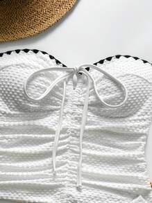 Swim Lushoire 女士新款时尚白色泡泡布褶皱锯齿边细肩带 + 三角裤夏季沙滩泳装套装 - 白色 - 查看 6