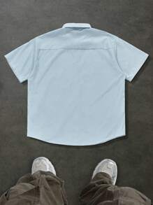 Camisa casual de manga corta con botones delanteros y estampado de letras Manfinity EMRG para hombres, para uso diario, camisa de vestir para hombres, estilo urbano - Azul - Ver 2