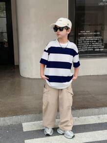SHEIN 2 件/套买 1 送 1 青少年男孩休闲韩版宽松条纹 T 恤和工装口袋裤套装，适合通勤、上学、休闲、度假、运动、春夏 - 藏蓝色 - 查看 4
