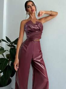 Firerie 情人节新款女式现代性感派对优雅街头设计不对称露肩 PU 酒红色短款上衣和高腰仿鱼骨 PU 直筒裤套装 - 酒紅色 - 查看 4