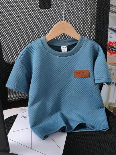 年轻男孩字母印花装饰圆领短袖休闲 T 恤