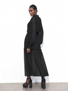 Maija Vestido Longo de Manga Longa Solto com Decote em V Pregueado, Cintura Elástica e Acabamento Plissado, Estilo Boêmio Simples, Mas Elegante para Férias - Preto - Visão 2