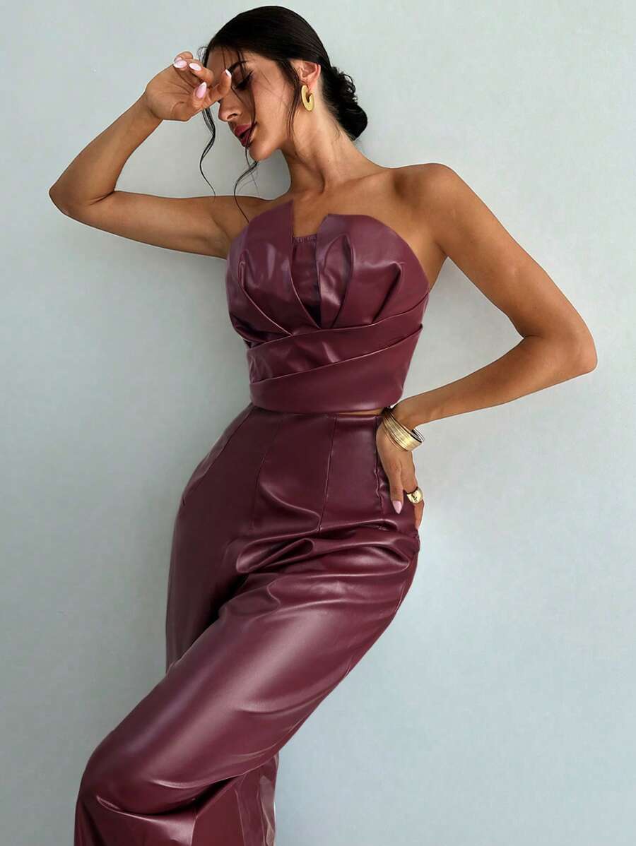 Firerie 情人节新款女式现代性感派对优雅街头设计不对称露肩 PU 酒红色短款上衣和高腰仿鱼骨 PU 直筒裤套装 - 酒紅色 - 查看 1