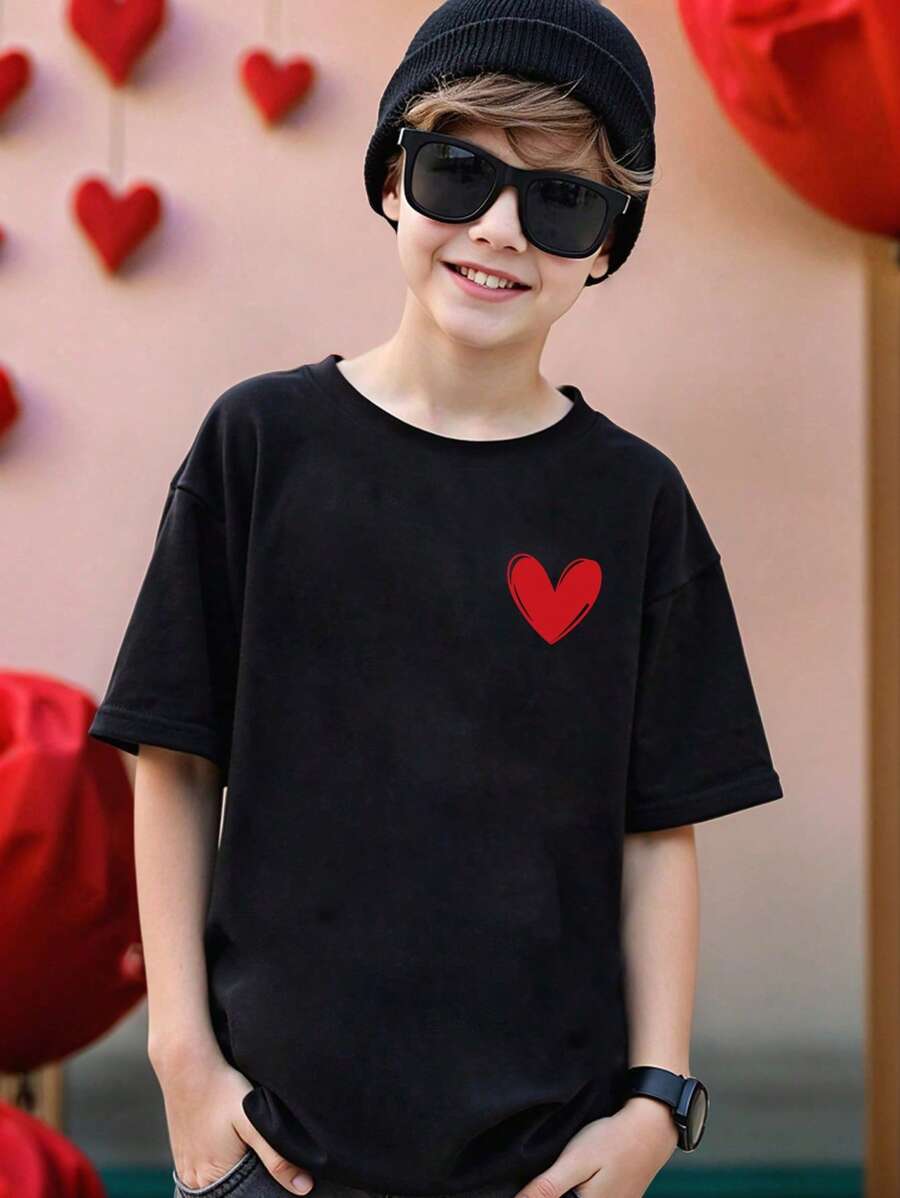 SHEIN Tween Boy Valentine's Day Heart Print Round Neck Short Sleeve T-Shirt, Family Matching Mommy And Me (Sold Separately) - Black - View 1